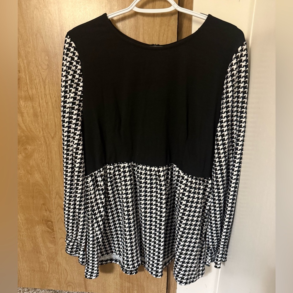 Black and White Houndstooth Women's Top